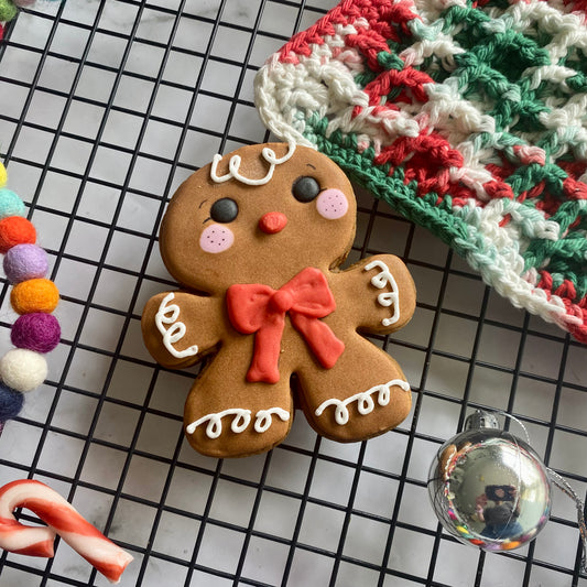 Gingerbread with bow