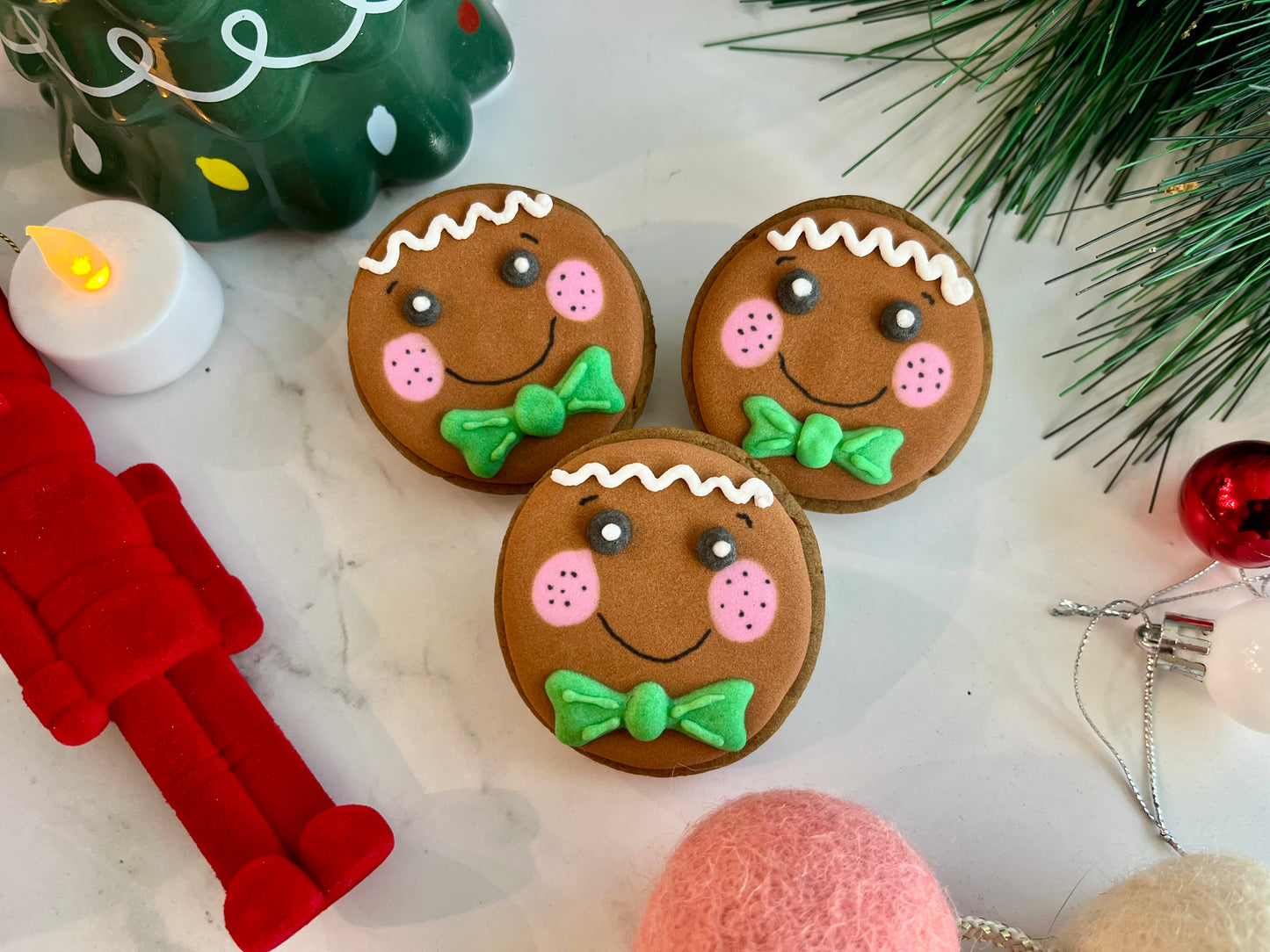 simple gingerbread face